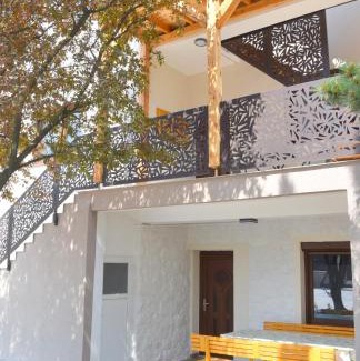 Balatonalmadi Apartamento | Vöröskő Apartmanház