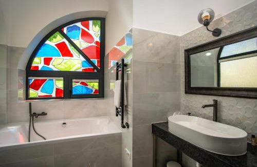 Balatonalmadi Casa | Vöröskő Villa- ALELNÖKI szauna és jakuzzi használattal