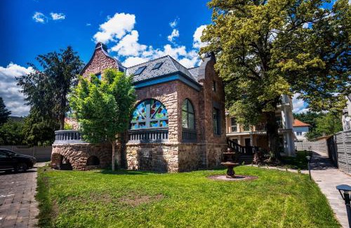 Balatonalmadi Casa | Vöröskő Villa- TITKÁRI szauna és jakkuzi használattal