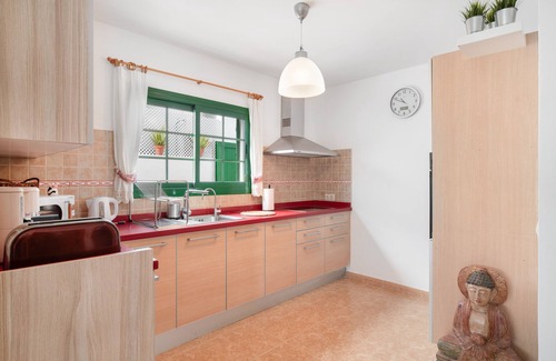Los Cocoteros Casa | Casa de vacaciones 'La Casa De Maika' con terraza privada, jardín privado y Wi-Fi