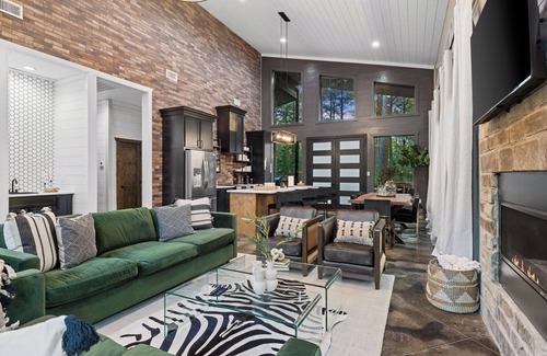 Golden Cabina | Vacana: CC, Bunk, Play Ground, Hot Tub, Fire Pit, Pets