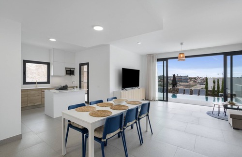 San Bartolome de Tirajana Villa | Villa de vacaciones 'Yucas 17' con vistas al mar, Wi-Fi y aire acondicionado