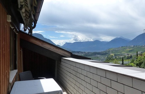 Rifiano Apartamento | Vacation apartment for 2-4 people with southwest-facing loggia and organic natural bathing pond