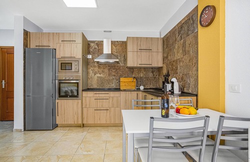 Puerto de Guimar Apartamento | Apartamento de vacaciones 'La Octava Isla' con piscina compartida, Wi-Fi