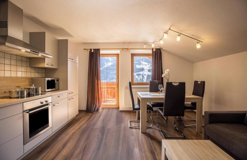 Valle Aurina Apartamento | Apartamento de vacaciones "Golserhof Sonne" en el valle de Ahrntal con vistas a la montaña