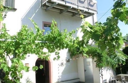Neumagen-Dhron Apartamento | Apartamento Rosengärtchen - Pensión Schneider-Ketter