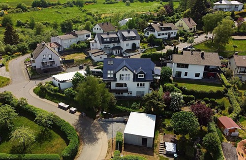 Schalkenmehren Apartamento | Vacation apartment Maar-Idyll, quiet, modern vacation apartment with freedom of movement