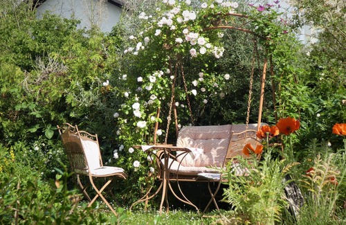 Bad Muenster am Stein-Ebernburg Apartamento | Vacation apartment in the flower garden