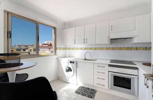 Alcala Apartamento | Apartamento de vacaciones 'Ático Bellavista Alcalá' con terraza privada y Wi-Fi