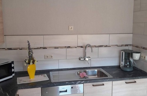 Altenkirchen Apartamento | Vacation apartment with spacious sunbathing lawn - Ferienwohnung Hombitz