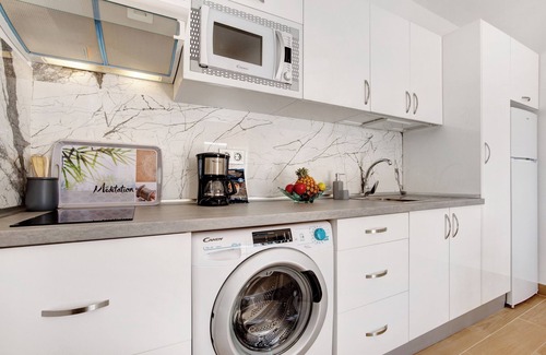 Tarajalejo Apartamento | Apartamento de vacaciones 'El Naranjo Con Jacuzzi' con terraza privada, jardín privado y Wi-Fi