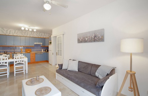 Lomo Quiebre Apartamento | Apartamento de vacaciones 'Mangueros Suite 18 Puerto de Mogán' con vistas a la montaña y piscina