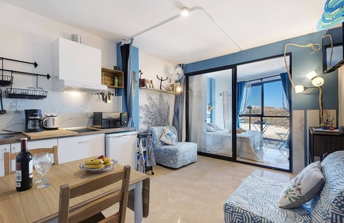 Los Abrigos Apartamento | Apartamento de vacaciones 'Los Abrigos Oceano Al Alba Wifi' con vistas al mar y Wifi