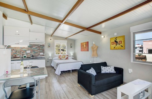 Arico Apartamento | Apartamento de vacaciones 'Estudio Calima' con vistas al mar, terraza privada y Wi-Fi