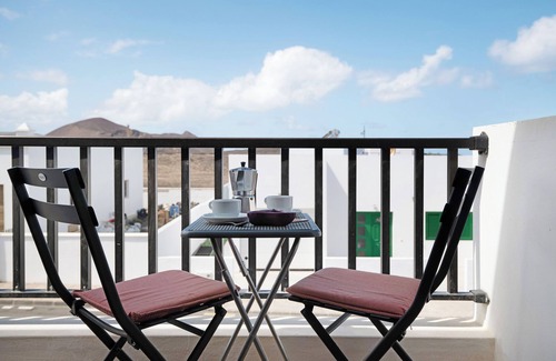 La Santa Apartamento | Apartamento de vacaciones 'Fondeo' con vistas al mar, balcón y Wi-Fi