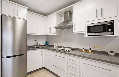 El Medano Apartamento | Apartamento de vacaciones 'La Perla D22 En El Médano' con piscina compartida, balcón y Wi-Fi