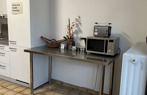Dormagen Apartamento | Apartamento de vacaciones 'Minas Ferienwohnung' con terraza privada, balcón y WLAN