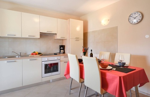 Mali Maj Apartamento | Vacation apartment with pool (60m2), 4 persons, garden, air-conditioned,barbecue