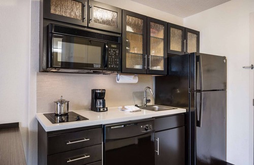 Huntsville Hotel | Vacation At Its Finest! 4 Family-friendly Units, Pets are Allowed Here
