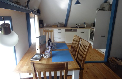 Pommerby Apartamento | Vacaciones en el mar Báltico bajo techo de paja con mucha comodidad; Chimenea, Wi-Fi gratis, 2 Smart TV.
