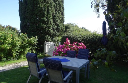Pommerby Apartamento | Vacaciones en el mar Báltico bajo techo de paja con mucha comodidad; Chimenea, Wi-Fi gratis, 2 Smart TV.