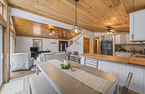 Lake Luzerne Casa | Vacation Cabin minutes from Lake George w/ Hot Tub