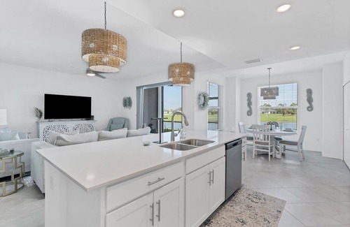 Punta Gorda Condominio | 🥇 Vacation Condo with Social Clubhouse Membership Transfer (CH1100)
