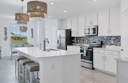 Punta Gorda Condominio | 🥇 Vacation Condo with Social Clubhouse Membership Transfer (CH1100)