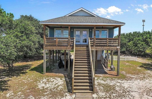 Carova Beach Cabaña | Vacation Cottage – Enjoy 4WD Beach, Hottub, Wild Horses & Canalfront Views