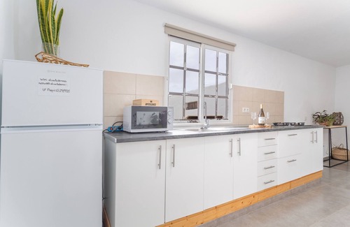 Tinajo Apartamento | Vacation 'El Cuarto De Moza' with Private Terrace, Shared Garden and Wi-Fi