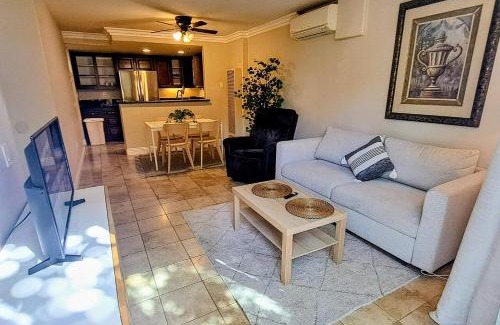University City Apartamento | -Vacation First floor luxury condo La Jolla, Spa, Pool, Gym
