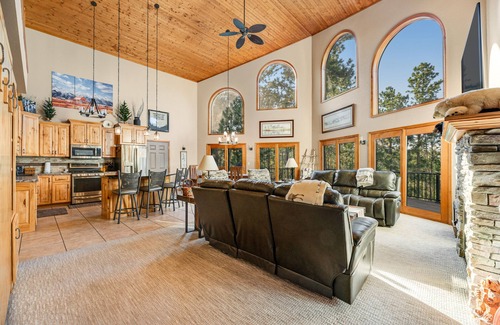 Deadwood Casa | Vacation gem with pool table, shuffleboard, wet bar, furnished decks, & hot tub