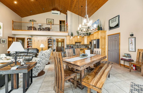 Deadwood Casa | Vacation gem with pool table, shuffleboard, wet bar, furnished decks, & hot tub