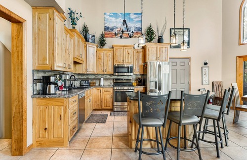 Deadwood Casa | Vacation gem with pool table, shuffleboard, wet bar, furnished decks, & hot tub