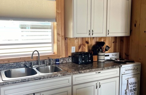 Hamlin County Cabina | Vacation Haven on Lakefront Property!