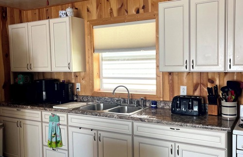 Hamlin County Cabina | Vacation Haven on Lakefront Property!