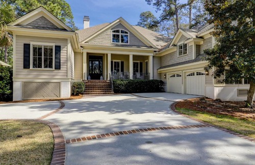 Sea Pines Casa | Vacation Home 2 Kings 7 Queens 2 Sleeper Sofas Bikes & Beach Gear Included