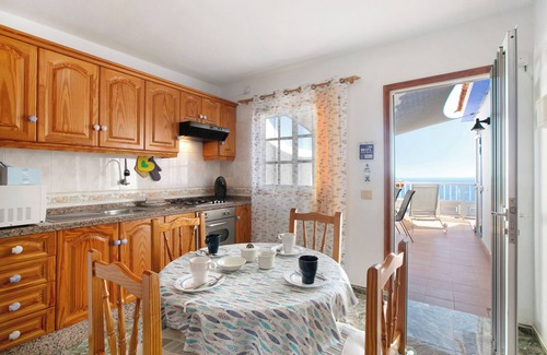 La Jaca Apartamento | Casa de vacaciones "Attico Drago" cerca de la playa con terraza y Wi-Fi