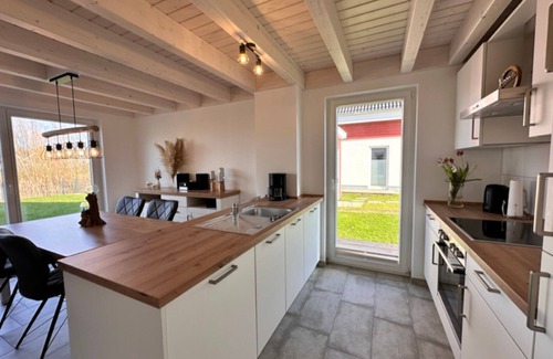 Nordhorn Casa | Vacation home by the lake with fireplace, sauna and whirlpool