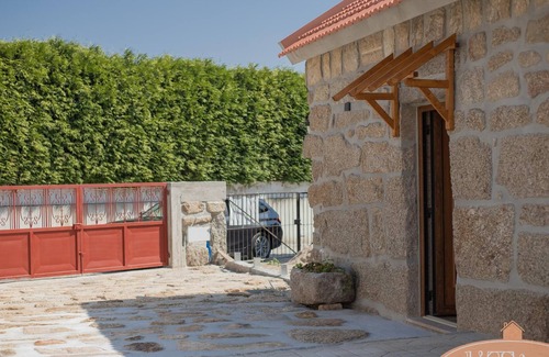 Paredes Villa | Casa da vacaciones "Casa das Tias" con vistas a la montaña, piscina y Wi-Fi