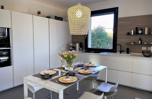 Lonato del Garda Casa | Vacation home "Casa sulle colline di Barcuzzi" Pool, garden & barbecue