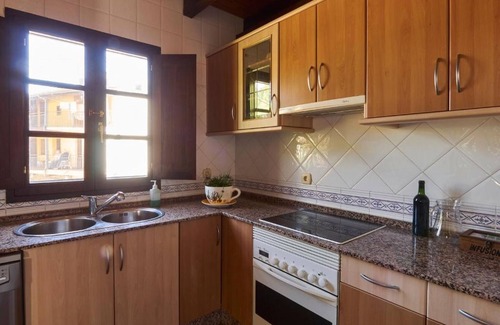 Villanueva de Valdueza Casa | Vacation Home "El Susurro" with Mountain View, Balcony & Wi-Fi