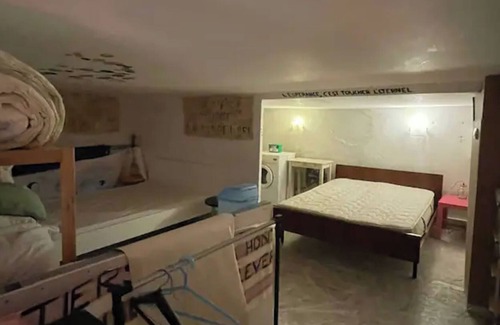 Quartier de France Casa | Vacation Home "Immeuble Vichy Avec Jardin" with Private Terrace, Private Garden & Wi-Fi