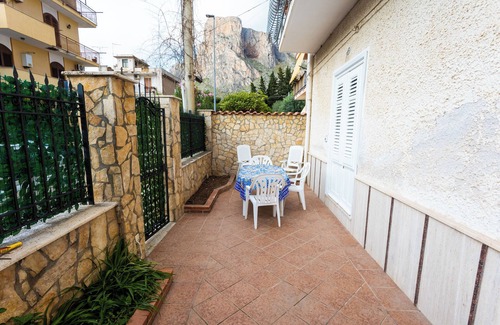 Sferracavallo Casa | Vacation home in Sferracavallo a few steps from the sea Ideal for families