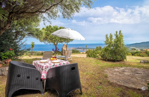 Paduledda Casa | Casa de vacaciones "La casetta con vista" con vistas al mar, terraza y jardín