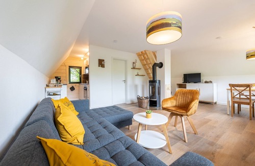 Eslohe Casa | Casa de vacaciones "Log Cabin 1 con vistas a la montaña", terraza privada y Wi-Fi en Sauerland