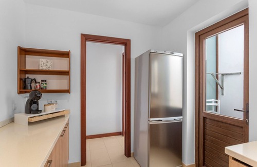 Puerto Calero Casa | Casa de vacaciones 'Malpeis' con vistas al mar, Wi-Fi y aire acondicionado