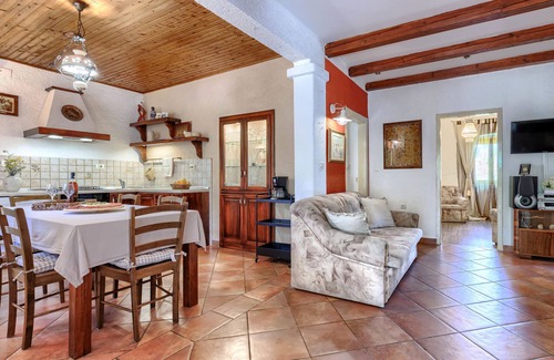 Krsan Casa | Casa de vacaciones Nino by Interhome