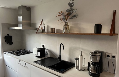 Medemblik Casa | Vacation home on the water with two private jetties and boat, W-Lan