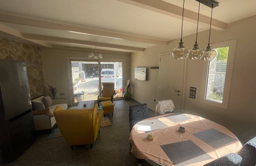 Pagi Casa | Casa de vacaciones "Pagoi Village Maissonette" con vistas a la montaña, jardín privado y Wi-Fi